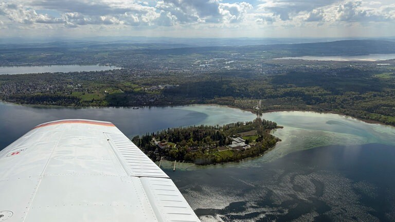 Erstes Highlight des Fluges: Die Blumeninsel Mainau von oben