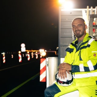 Fidan Islami arbeitet bei der Verkehrssicherung