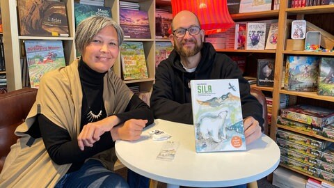 Laali Lyberth und Sven Nieder im Verlagshaus in DaunEifel.