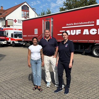 Axel Weigand hat einen LKW-Anhänger zur Arztpraxis umgebaut
