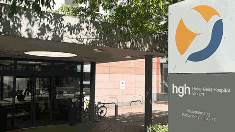 Das Krankenhaus in Bingen ist insolvent. Gezeigt wird der Einganz des Heilig-Geist-Hospitals.