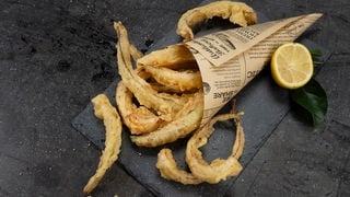 SWR1 Pfännle Streefood Rezept Blumenkohl Tempura. Wir verwenden die Blumenkohlblätter und frittierem sie in luftigem Tempurateig