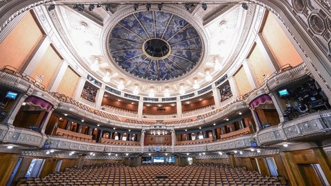 Der Zuschauerraum im Opernhaus in Stuttgart. 