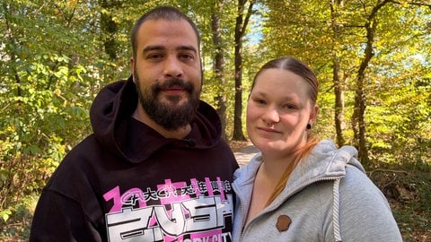 Medizinsche Cannabisblüten sind das einzige, was Dominik aus Karlsruhe bei seinem Tourette helfen. Mit dem GKV-Beitragsstabilisierungsgesetz zahlt die Krankenkasse diese aber nicht mehr.