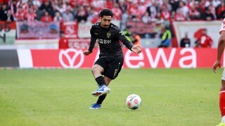 Tiago Tomas (VfB Stuttgart) gegen Mainz beim Schussversuch