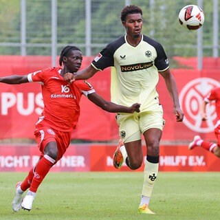 Kelven Frees vom FCK (rechts)