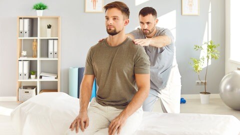 Vielen unbekannt: Jeder fünfte Mann erleidet im Lauf seines Lebens einen osteoporotischen Knochenbruch.