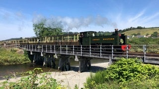 Die Vale of Rheidol Railway überquert gleich hinter Aberystwyth den Fluss, dem sie ihren Namen verdankt: den Rheidol. 