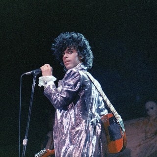 Der Sänger Prince 1985 | Das neue Album "Timeless" ist eine Zeitreise mit Prince