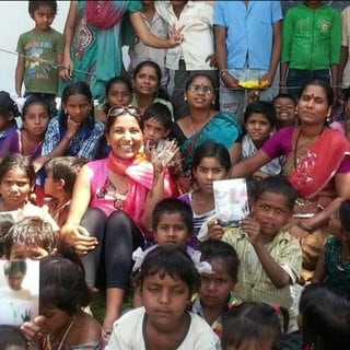 Adoptivkind Shanti Normann hilft Menschen in ihrem Herkunftsland Indien