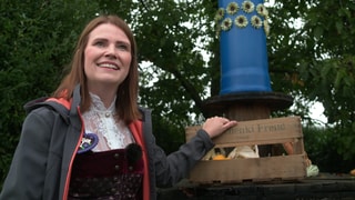 Wasen-Fan Isabel vor ihrer Fruchtsäule im eigenen Garten.