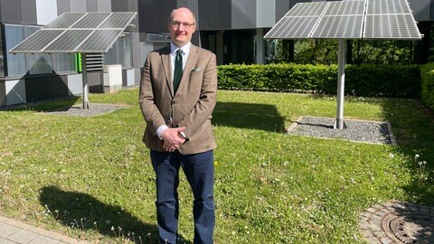 Henrik te Heesen vom Umweltcampus Birkenfeld forscht zu Erneuerbaren Energien. 