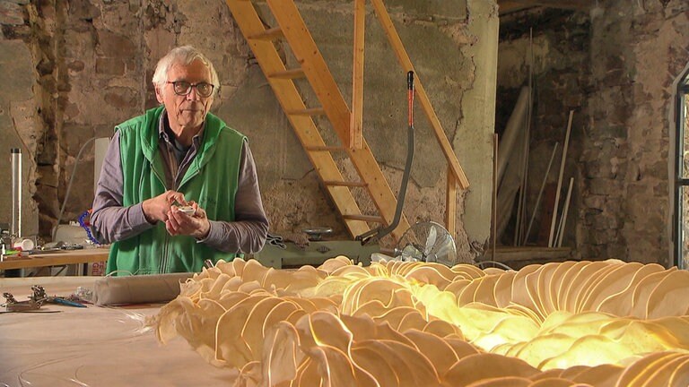 Hierzuland Hinterhausen Lichtkünstler