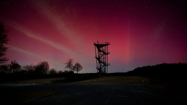 Polarlichter am Nachthimmel über Hülben