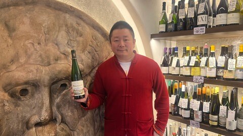 Liang Yang verkauft in seinem Laden in Shanghai immer mehr Riesling von der Mosel. 