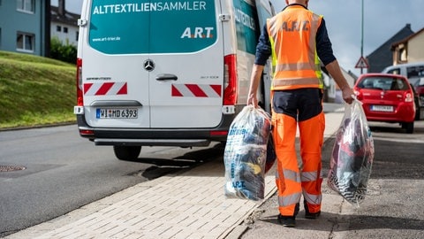 Seit September sammelt die Müllabfuhr in Trier und dem Kreis Trier-Saarburg auch Säcke mit alten Kleidern ein. 60 Tonnen kamen dabei bislang zusammen. 