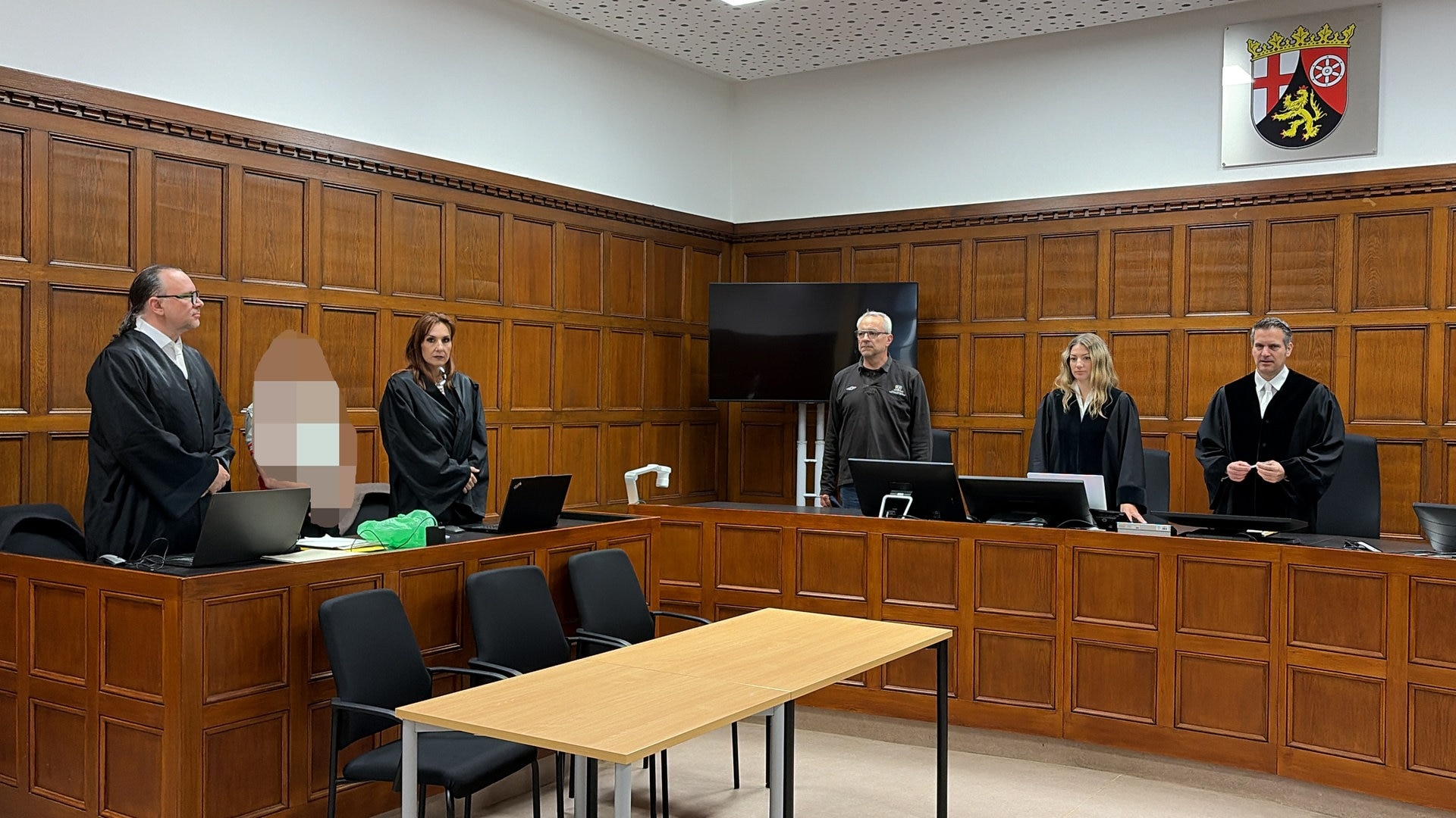Geiselnahme in Mainz - Mann soll sich mit Baby verschanzt haben