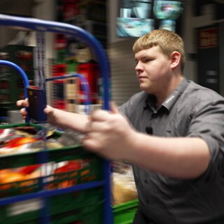 Warenanlieferung in einem Freiburger Supermarkt