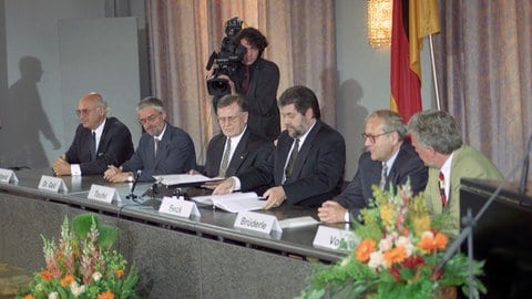 Unterzeichnung Staatsvertrags