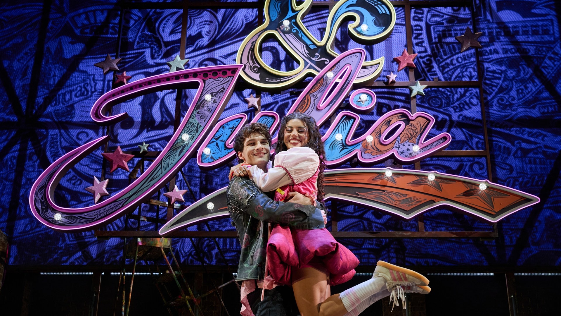Premiere: So pink ist das Musical "& Julia" in Stuttgart