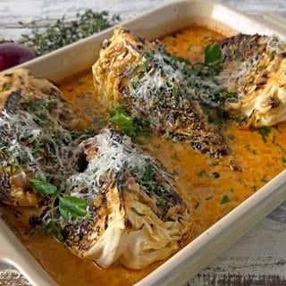 Gebratener Weißkohl in Käse-Sahne-Soße