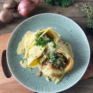 Gefüllte Pfannkuchen mit Wirsing und Schinken