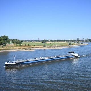 Das Niedrigwasser auf dem Rhein und anderen Flüssen könnte das Wirtschaftswachstum bremsen.