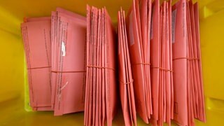 Die vorgezogene Bundestagswahl 2025 sorgt für kurze Fristen bei der Briefwahl. Für die Wähler im Ausland ist nicht klar, ob ihre Stimme rechtzeitig zur Auszählung ankommt.