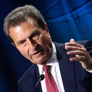 Günther Oettinger bei einem Kongress (Archivbild)
