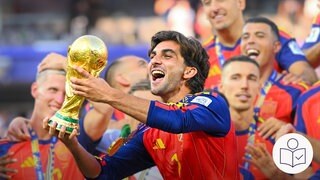 Die spanische Fußball·nationalmannschaft hat die Weltmeisterschaft 2026 gewonnen. Das Foto zeigt: Die Spieler freuen sich. Rechts das SWR Logo für Leichte Sprache. 