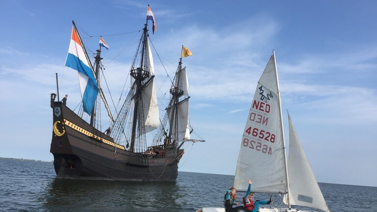 Unter Segel: 1609 stach die Halve Maen von Hoorn aus in See, um eine nordwestliche Passage zum Pazifik zu finden – ohne Erfolg.
