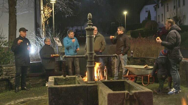 Hierzuland Lüxem Treffpunkt Dorfbrunnen