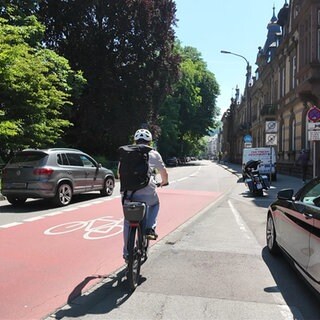 In Trier stoßen Radfahrer immer wieder auf gefährliche Stellen. SWR-Reporter Martin Schmitt zeigt im Selbsttest riskante Stellen für Radfahrer.