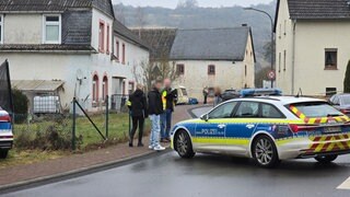 Zwei Jugendamtsmitarbeiter sind bei einem Vor-Ort-Termin in Gerolstein angegriffen worden. Ein Mitarbeiter ist dabei mit einem Messer verletzt worden.