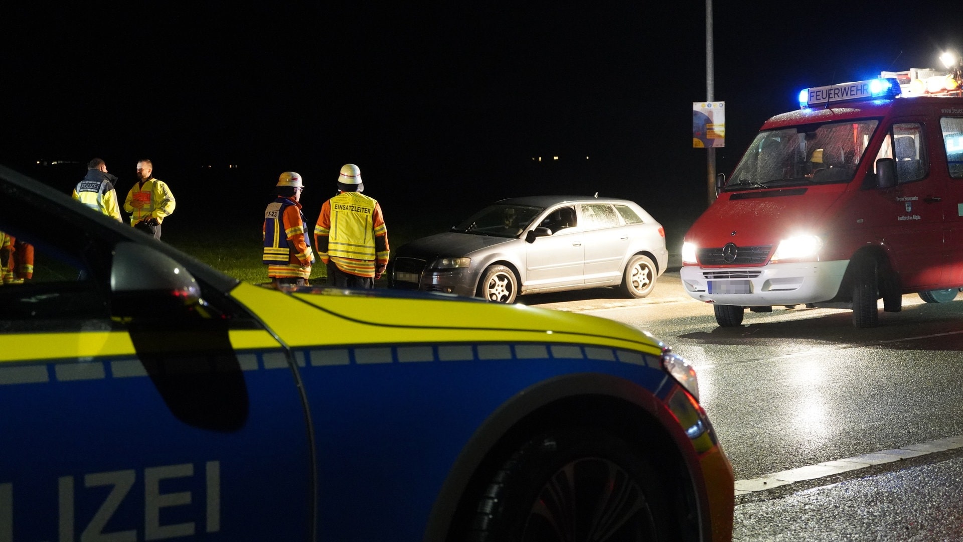 Tödlicher Unfall in der Nacht: Auto erfasst Mann im Allgäu