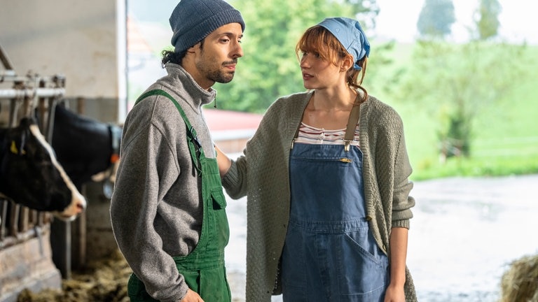 Albert (Alessio Hirschkorn) und Celine (Ana-Carolina Kleine) im Stall