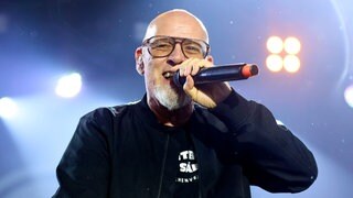 Sänger Thomas D auf der Bühne beim Summertime Norderney Festival 2025.