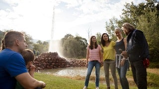Der Geysir Andernach mit einer Wasserfontäne bis zu 60 Metern der höchste Kaltwassergeysir der Welt.