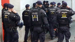 Polizisten im Stadion des VfB Stuttgart