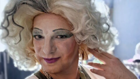 In seiner Freizeit tritt Philipp Gresch als Dragqueen "Igitte von Bingen" auf.
