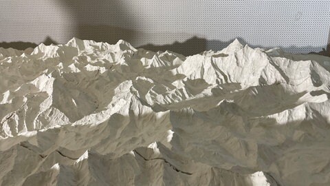 Eine Tonne Netze, Kleber und Gips: Noch steht der 3D-Himalaya-Nachbau in Metzingen-Neuhausen (Kreis Reutlingen). Panos Avramidis hat ihn in jahrelanger Arbeit gebaut.