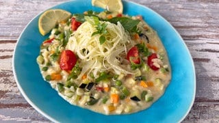 Gemüse-Risotto mit Zitronen-Mascarpone und mariniertem Fenchel