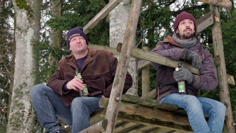 Bernd und Albert gemeinsam auf einem Hochsitz