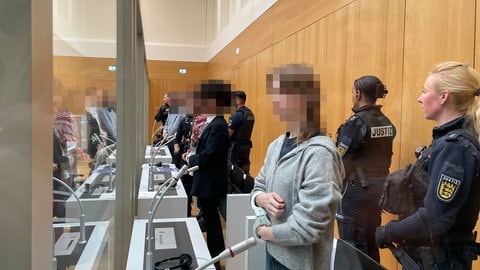 Die Angeklagten nach einer Attacke auf den israelischen Rüstungskonzern Elbit in Ulm.