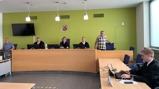 Das Landgericht Trier hat den Angeklagten vom versuchten Totschlag freigesprochen, schickte ihn aber in eine geschlossene psychiatrische Einrichtung.
