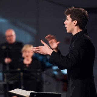 Yuval Weinberg dirigiert