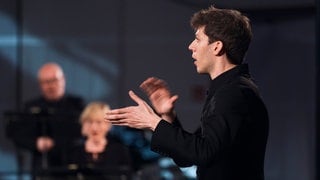 Yuval Weinberg dirigiert