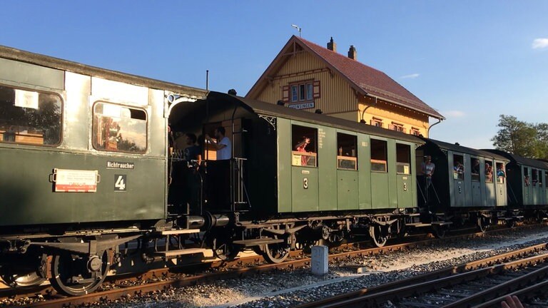 Württembergische Wagen im Bahnhof Münsingen.