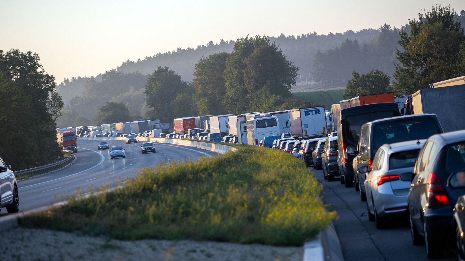 Schwertransport-Panne legt A5 Richtung Basel mehrere Stunden lahm
