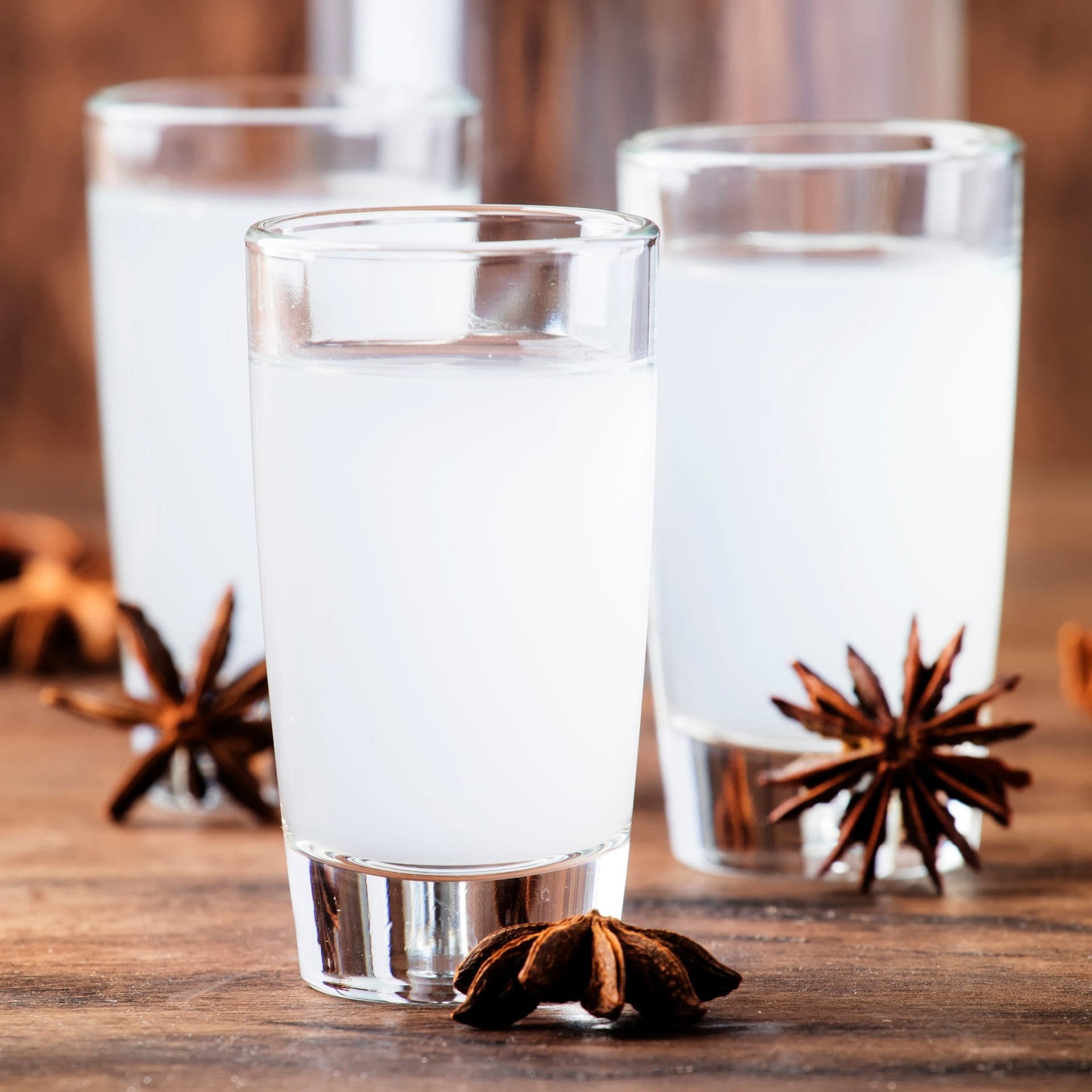 Warum wird Anisschnaps wie Ouzo oder Raki milchig-trüb, wenn man ihn mit Wasser verdünnt? episode artwork